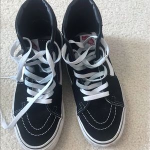 black vans SK8-HI